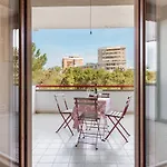 דירה Guesthost - Roomy With Terrace & Parking *