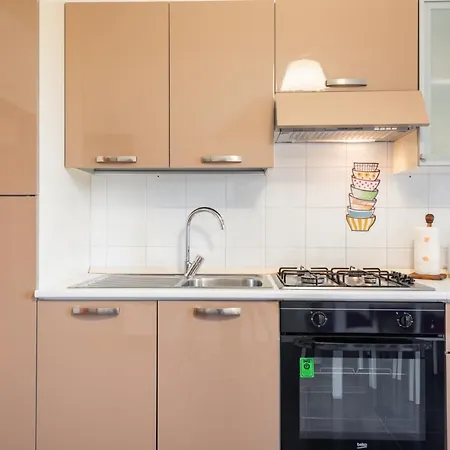 Guesthost - Roomy With Terrace & Parking * Bari