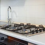 Guesthost - Roomy With Terrace & Parking Bari