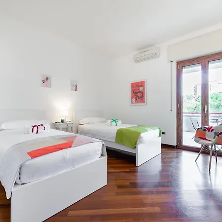 Roomy With Terrace & Parking Apartamento Bari