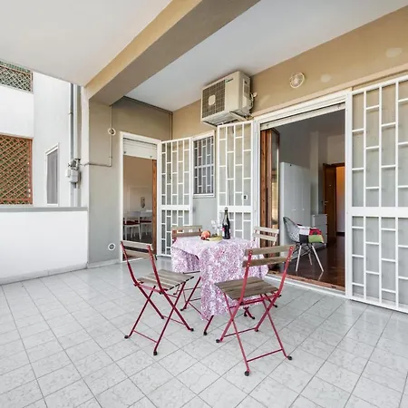 Guesthost - Roomy With Terrace & Parking Апартаменты Бари