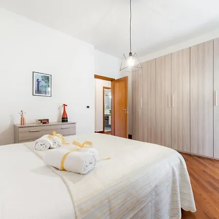 公寓 Guesthost - Roomy With Terrace & Parking 巴里