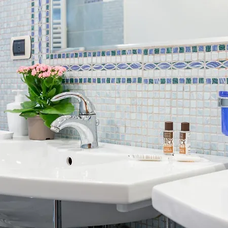 Roomy With Terrace & Parking Apartamento