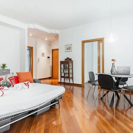 Apartman Guesthost - Roomy With Terrace & Parking Bari
