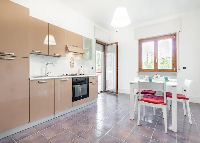 Guesthost - Roomy With Terrace & Parking