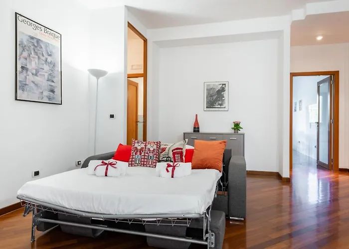 Guesthost - Roomy With Terrace & Parking