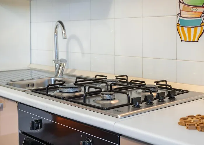 Guesthost - Roomy With Terrace & Parking 巴里