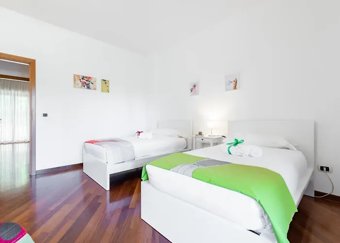 Guesthost - Roomy With Terrace & Parking 公寓 巴里