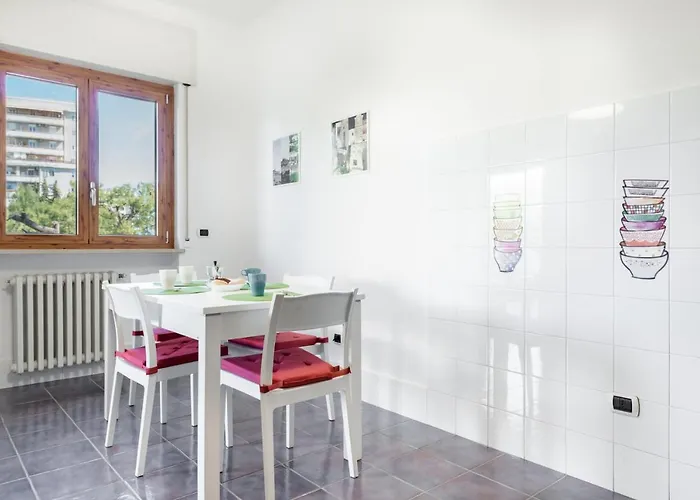 Guesthost - Roomy With Terrace & Parking 公寓 *